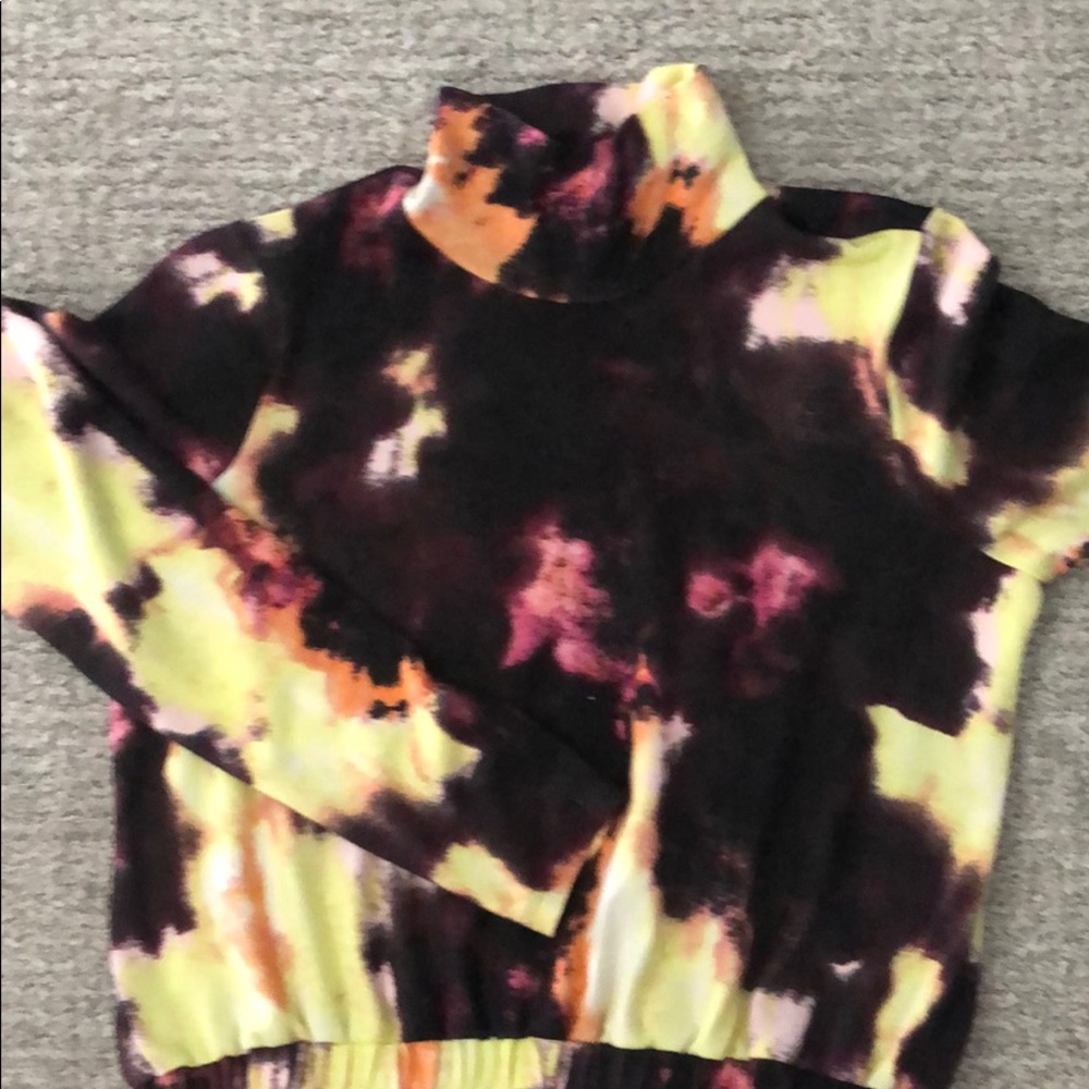 BP, tie dye cropped gathered waist turtleneck.